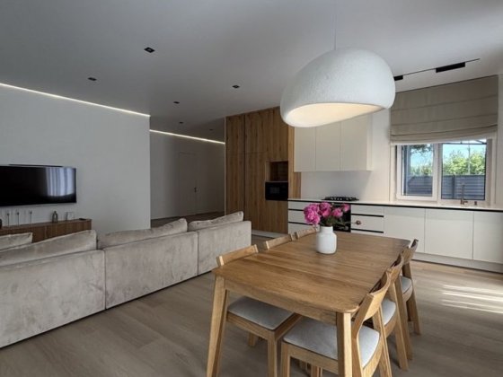 Будинок в закритому котеджному містечку з ГАЗОМ та РЕМОНТОМ Стоянка