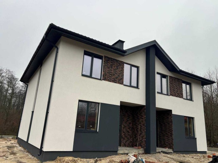 Дуплекс з великою земельною ділянкою,затишна локація. - фото 1