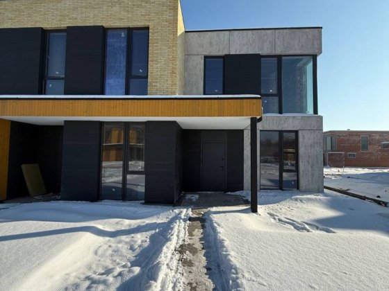 Продаж таунхаусу в КМ Окраса на 3,2 сотках-100м2. Ціну ЗНИЖЕНО ДО 8.03 Стоянка