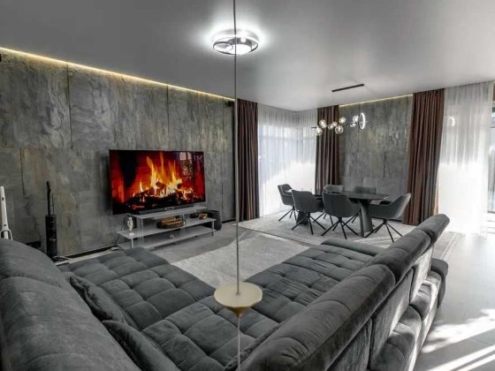 Продаж будинку з якісним ремонтом в закритому КМ, повністю АВТОНОМНИЙ! Стоянка