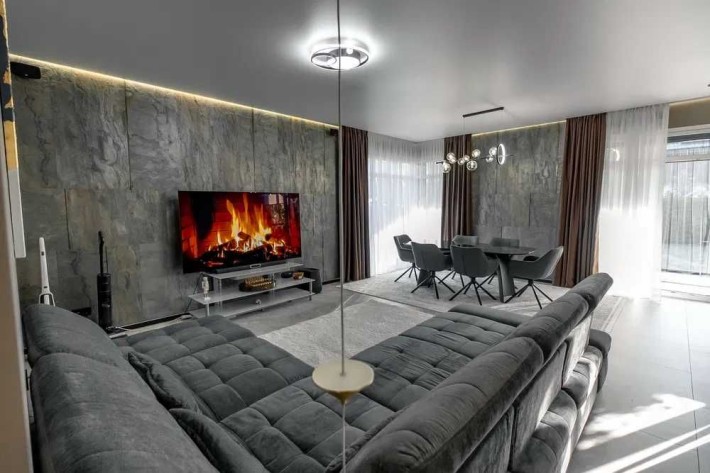 Продаж будинку з якісним ремонтом в закритому КМ, повністю АВТОНОМНИЙ! - фото 1