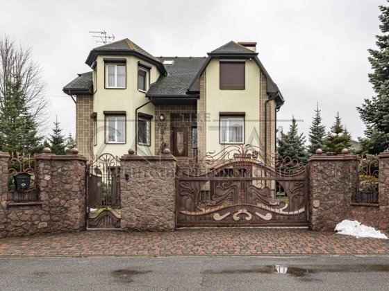 Продажа дома с бассейном и газом, Стоянка Стоянка