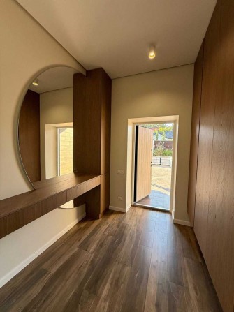 Будинок з РЕМОНТОМ 206 м2 на 14 сотках в КМ - фото 1