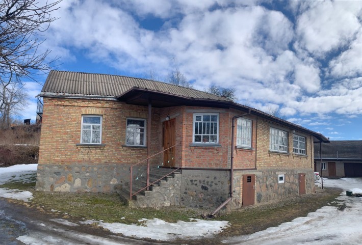 Терміново!продам будинок з ремонтом з виходом на воду - фото 1