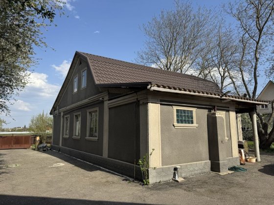 Продам кирпичный дом 160 кв.м под чистовую отделку с участком 66 соток Узин