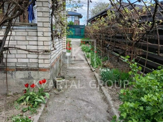 Просторий будинок з ремонтом, великою ділянкою та зі своїм озером! Бородянка