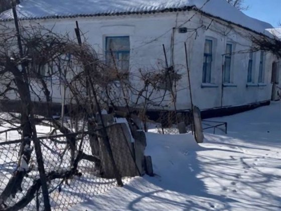 Продаж двох будинків по ціні одного Рокитное