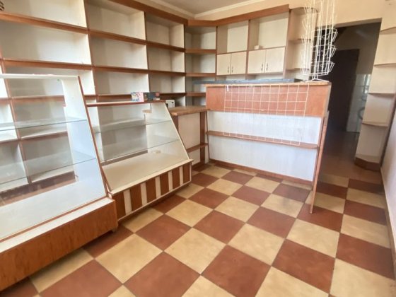 Прови будинок в центрі смт Макарів Макарів