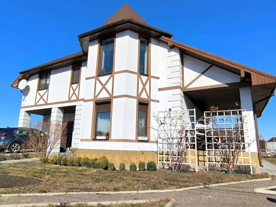 Продам новий,добротній,жилий будинок та 15сот.в Макарові.Тихе місце. Макарів