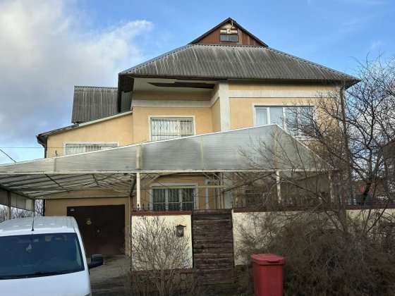 Продам будынок,срочно Макарів