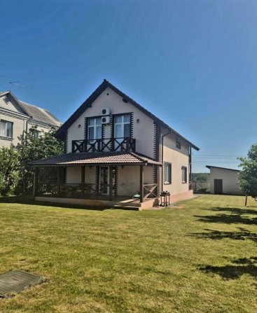 Будинок з ремонтом з доглянутою ділянкою - фото 1