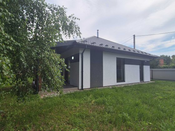 Просторий будинок 110 м² з ремонтом, кухнею та ділянкою 6 соток Блиставица