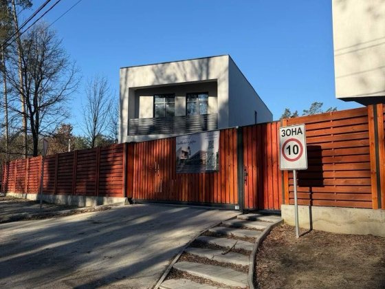 Продаж Тауна в КМ «Співоче Озеро» Без % Бобриця