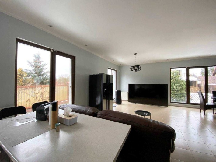 Будинок з ремонтом, Баня, 12 соток,  автонавіс на 2 авто. - фото 1