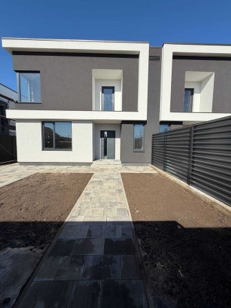 Дуплекси в Стилі Хай Тек, Гнатівка ,від 120м2,на ділянці від 2.5 соток - фото 1