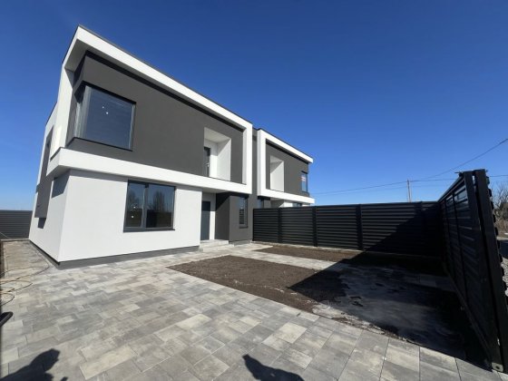 Сучасний двоповерховий дуплекс в топовій локації Гнатівка