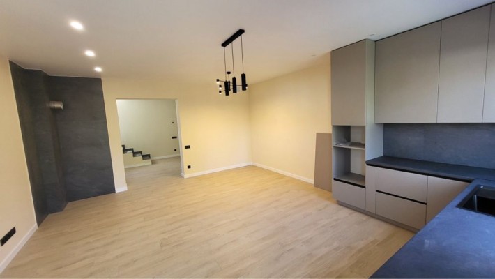 Продаж Таунхауса з ремонтом біля парку Щасливий - фото 1