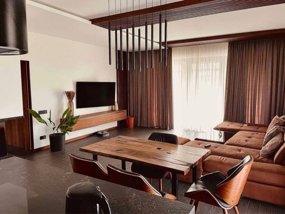 Будинок з дизайнерським ремонтом Дмитрівка