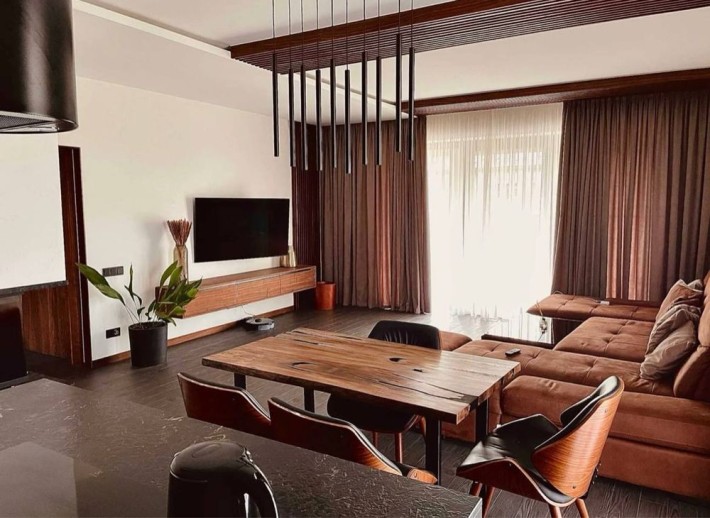 Будинок з дизайнерським ремонтом - фото 1