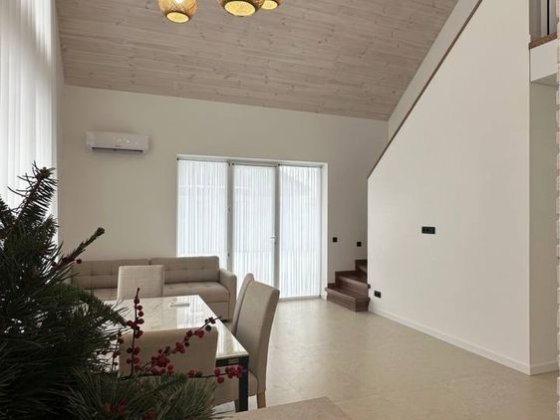 Крутий будинок з ремонтом. 5 сот. Центральні комунік. Газ. Иванковичи