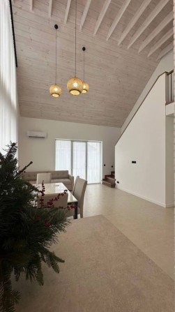 Крутий будинок з ремонтом. 5 сот. Центральні комунік. Газ. - фото 1