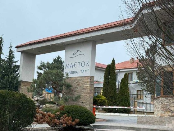 Будинок  в закритому котеджному містечку без ремонту , 11 км від Києва Иванковичи