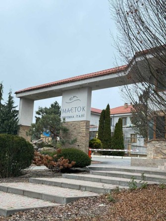 Будинок  в закритому котеджному містечку без ремонту , 11 км від Києва - фото 1