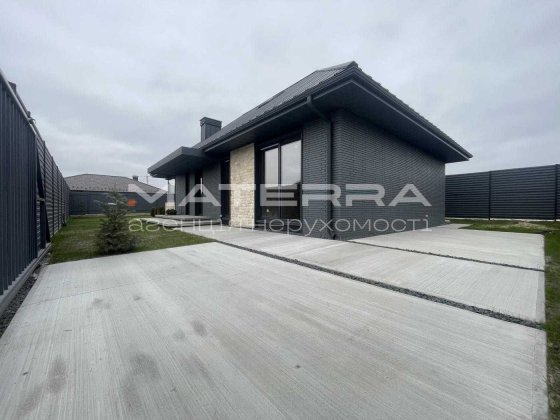 Будинок 160м2 с. Іванковичі на закритій території,газ, єОселя Иванковичи