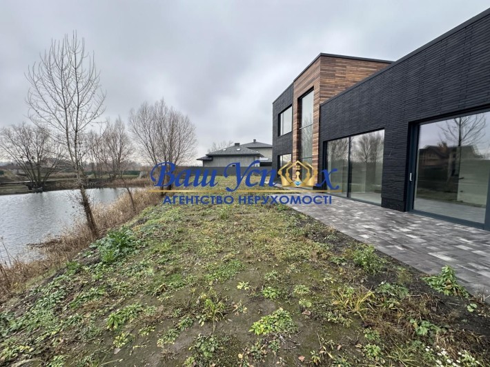 Продаж будинку з виходом на озеро у місті. село Крушинка. - фото 1