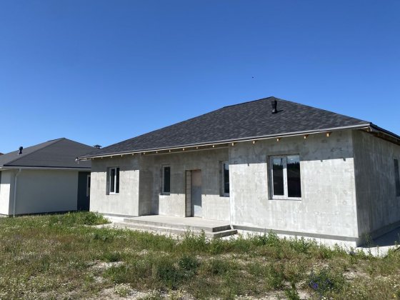 Продам будинок  та ділянку 17,5 соток Лебедівка