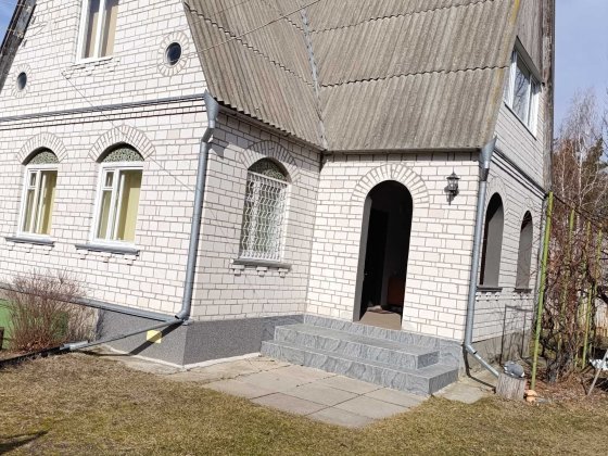 Гарна  дача  в Малютянці  біля  лісу  і  озера Малютянка