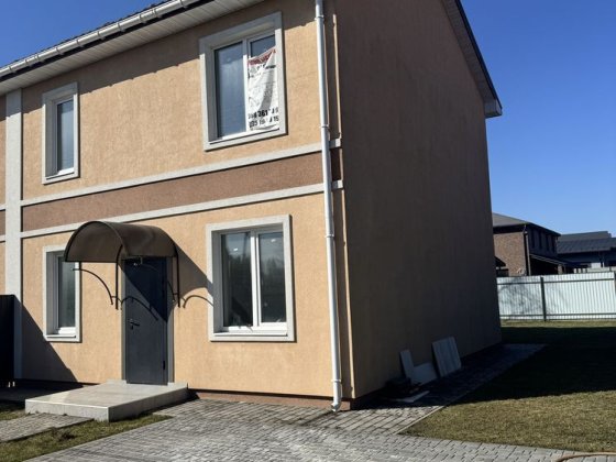 Дуплекс 95 м з ремонтом. Поруч школа, газон, бруківка. Нове