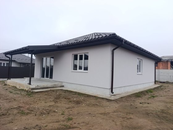 с. Нове — продаж  будиноку 90м2 з великою ділянкою та зручним заїздом! Нове