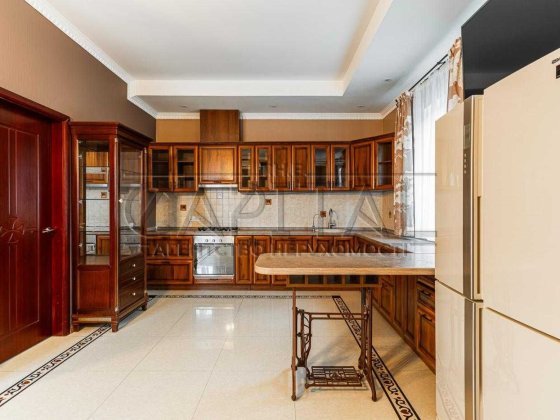 Продаж Будинок 208м2 Нові Безрадичі	з ремонтом Обухівський район Нові Безрадичі