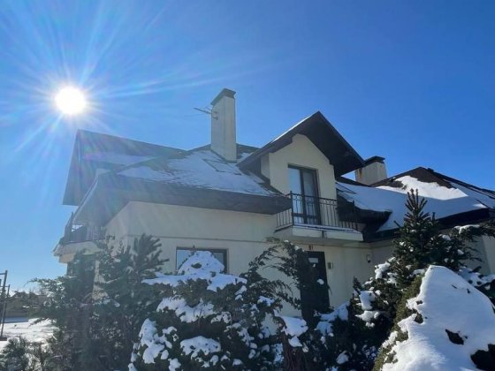 Будинок з газом, розкішним ремонтом, басейном та укриттям Петрушки