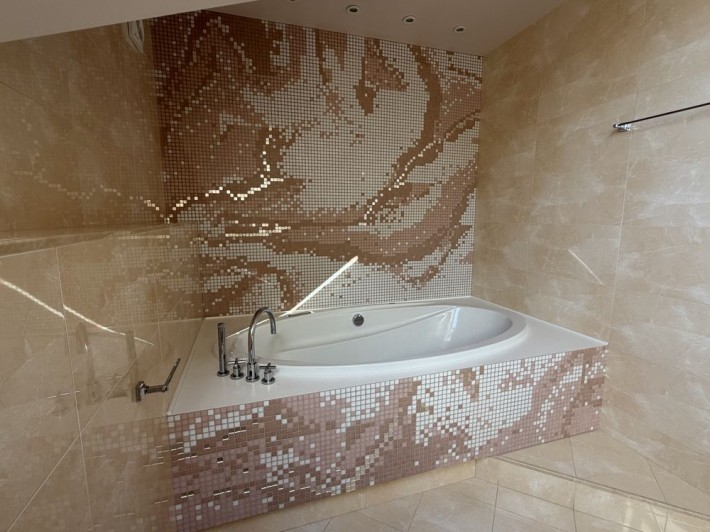 Будинок в закритому котеджному містечку з басейном,  укриттям, газом. - фото 1