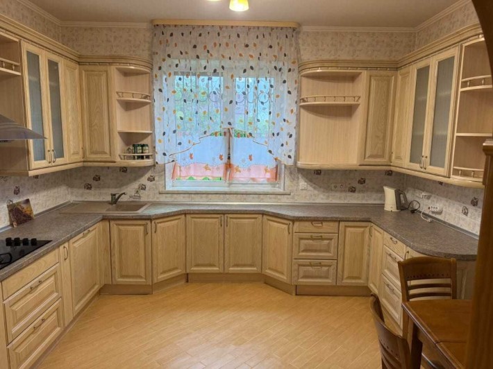 Продаж будинку з басейном та сауною 281 м2, Старі Безрадичі - фото 1