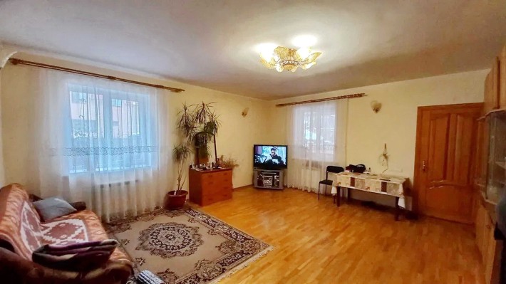 будинок 300 кв.м в с. Старі Петрівці, 8 соток - фото 1