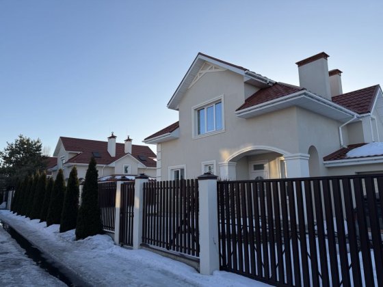 Будинок під Києвом в котеджному комплексі "Зарічний Гай" Щасливе