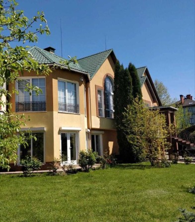 Прекрасный дом в закрытом коттетжном городке в Хлепче - фото 1