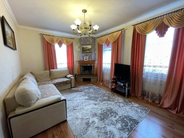 Продаж двоповерхового будинку в Хотові - фото 1