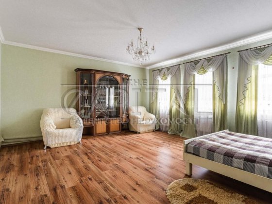 Продаж будинку ХОТІВ 10 СОТОК Хотів