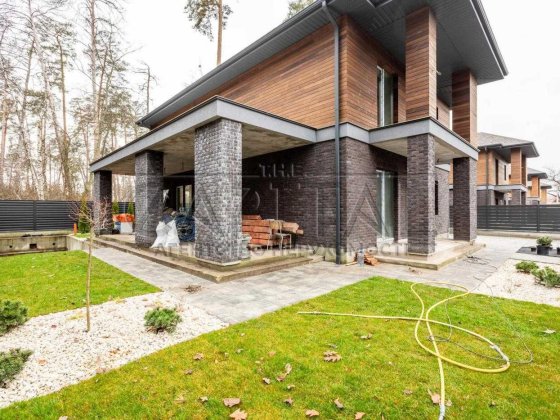 Продаж  будинку під чистову з опаленням та басейном, с. Чайки Чайки