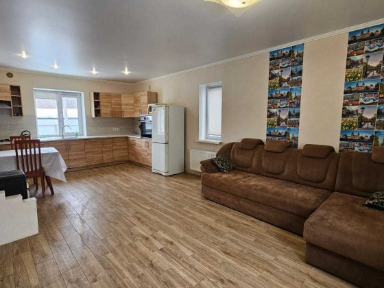 Продам сучасний будинок біля Києва в 10хв від метро Бориспільська. Газ Чубинське