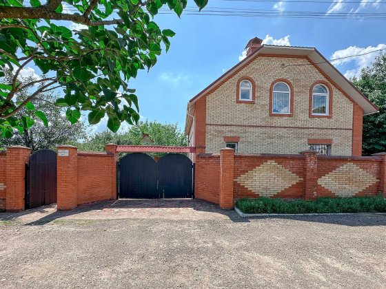 Гарний двох (2х) поверховий будинок Хотяновка