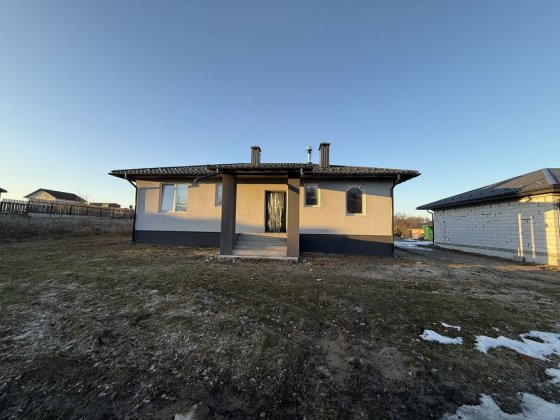 Шпитьки продам будинок 110 квадратів  8 соток 90 000 Шпитьки