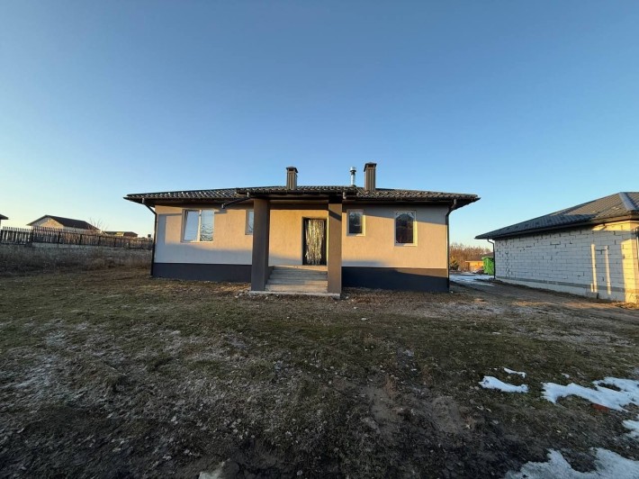 Сучасний будинок з терасою у мальовничих Шпитьках - фото 1