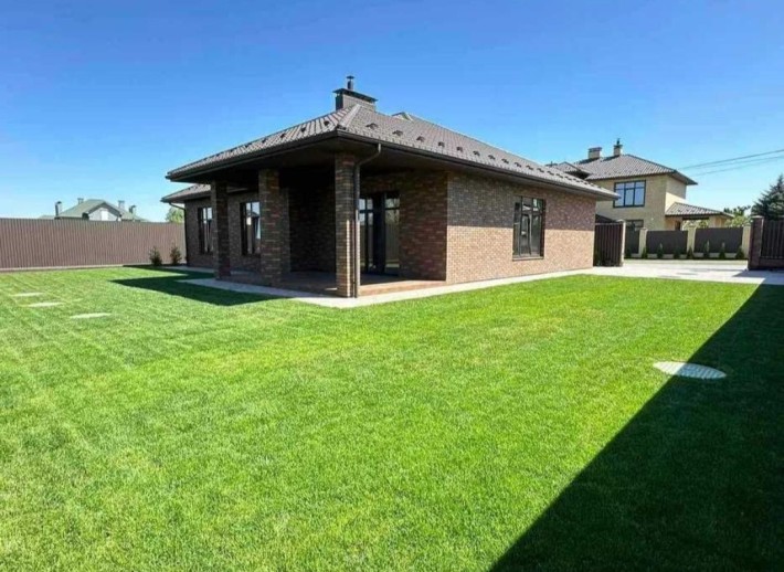 Газ!Продаж одно поверхових будинок 132 м2 з Автонавісом та 5.5с.землі! - фото 1