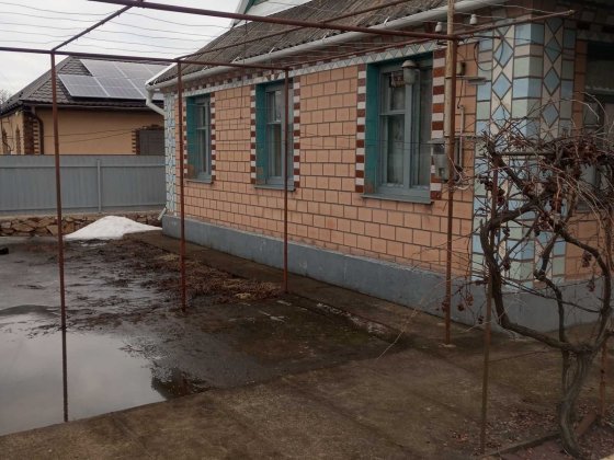 Цегляний будинок в місті Помічна Помошная