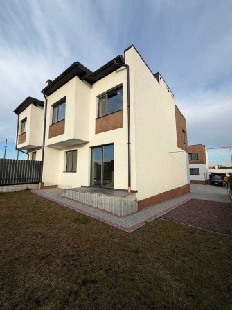 Преміальний котедж у с. Солонка (р-н вул. Наварійська) - фото 1